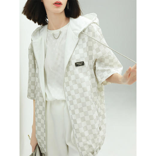 【限时秒杀】COCOBELLA棋盘格印花短袖外套女中长款宽松休闲连帽上衣SC53 商品图1