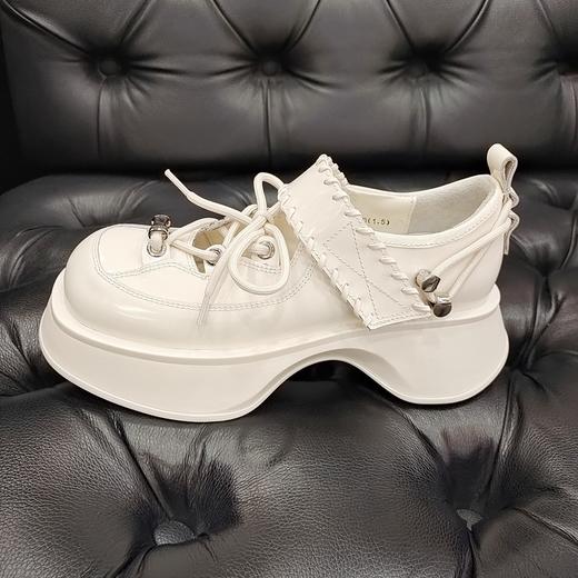 LFGJ 5246  头层牛皮青年设计师系列白色黑色镂空可拆卸绑带厚底鞋 商品图1