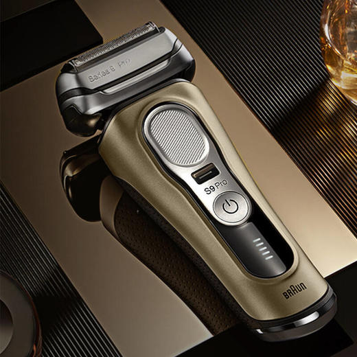 博朗新9系剃须刀往复式刮胡刀男士礼盒 全身水洗 干湿双剃9519礼盒 商品图4