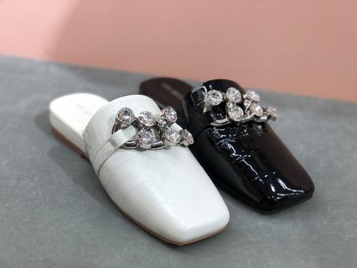 IUIU SECOND春夏漆皮穆勒拖方头矮跟拖鞋 商品图1