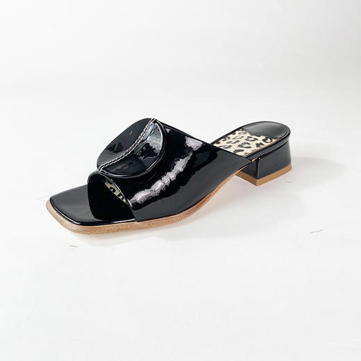 IUIU SECOND夏季时尚方头矮跟漆皮凉拖鞋 商品图4