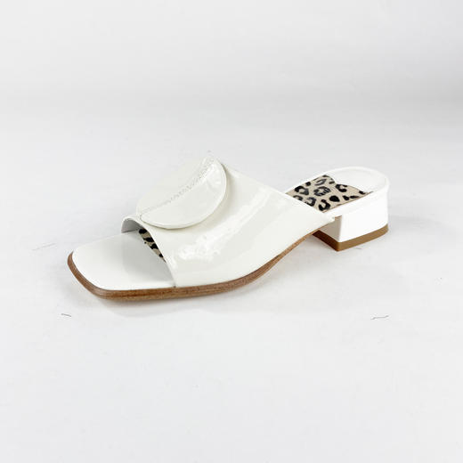 IUIU SECOND夏季时尚方头矮跟漆皮凉拖鞋 商品图0