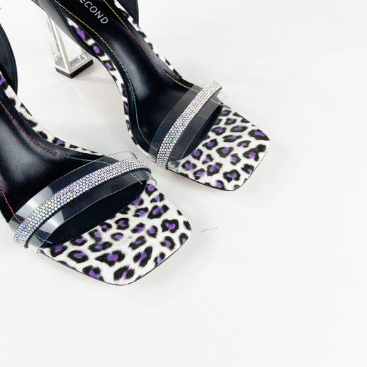 IUIU SECOND夏季时尚花纹元素方头粗跟凉鞋 商品图4