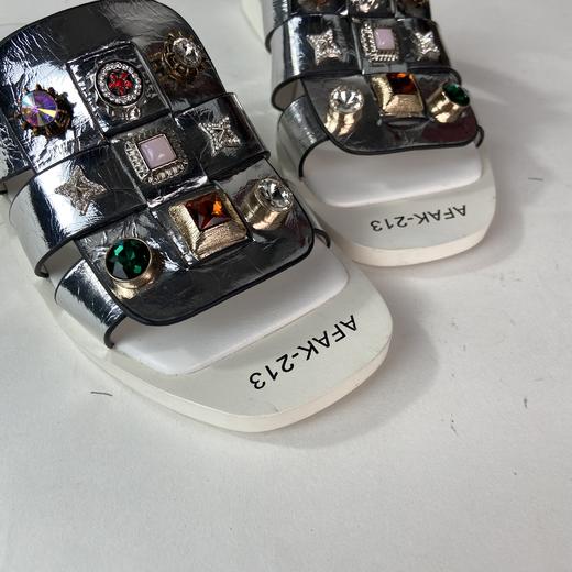 IUIU SECOND夏季时尚元素牛皮矮跟拖鞋 商品图5