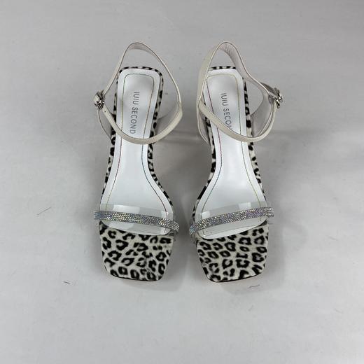 IUIU SECOND夏季时尚花纹元素方头粗跟凉鞋 商品图2