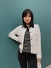 设计源自Ch@nel白色黑边款上衣短外套！【editi-on 同工厂】 背心+开衫的套装模式！小香风 亮丽米白色 设计简约大气 手工勾边 经典配色随心搭配 柔软亲肤干爽不粘身 质感优越 春夏秋冬都可穿 商品缩略图0