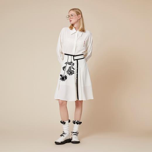 牡丹定位花绣花白色压褶半裙 商品图2