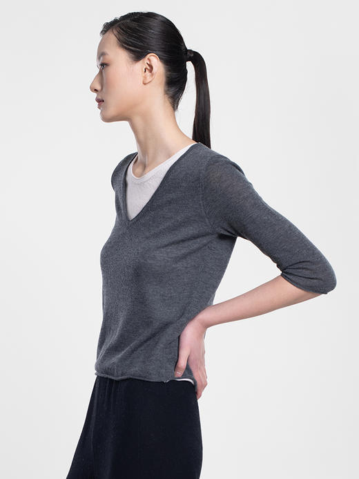 2022新款羊绒混纺16针单股稀针据假两件七分袖V领套头衫 商品图3