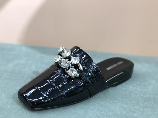 IUIU SECOND春夏漆皮穆勒拖方头矮跟拖鞋 商品图2