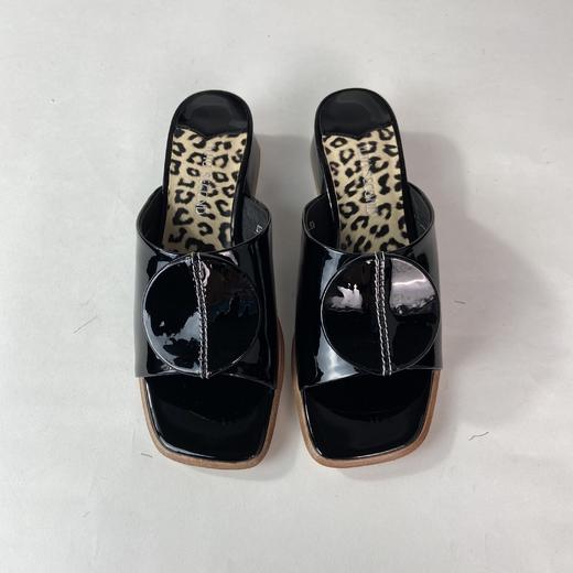 IUIU SECOND夏季时尚方头矮跟漆皮凉拖鞋 商品图5