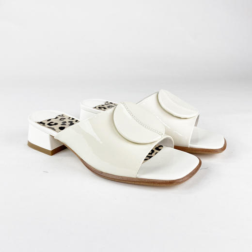 IUIU SECOND夏季时尚方头矮跟漆皮凉拖鞋 商品图2