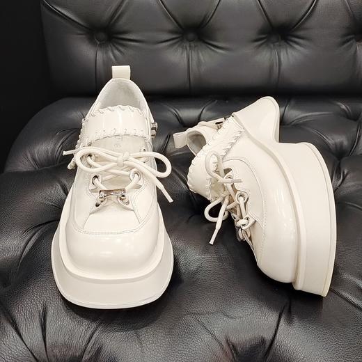 LFGJ 5246  头层牛皮青年设计师系列白色黑色镂空可拆卸绑带厚底鞋 商品图4