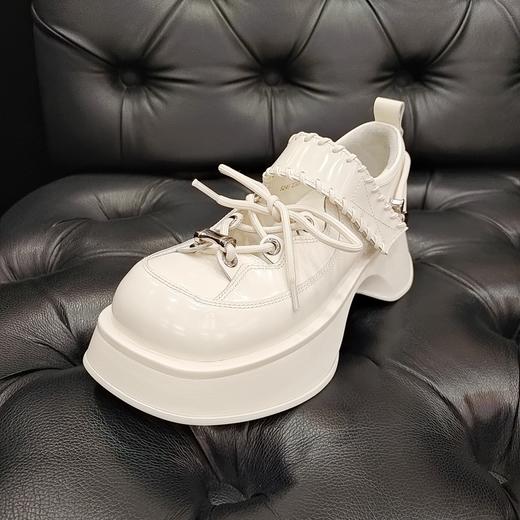 LFGJ 5246  头层牛皮青年设计师系列白色黑色镂空可拆卸绑带厚底鞋 商品图0