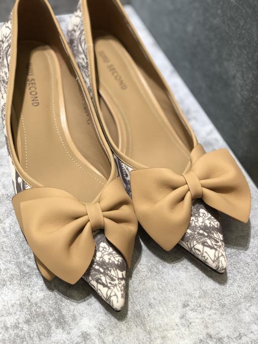 IUIU SECOND 优雅尖头小跟单鞋蝴蝶结印花浅口单鞋 商品图2