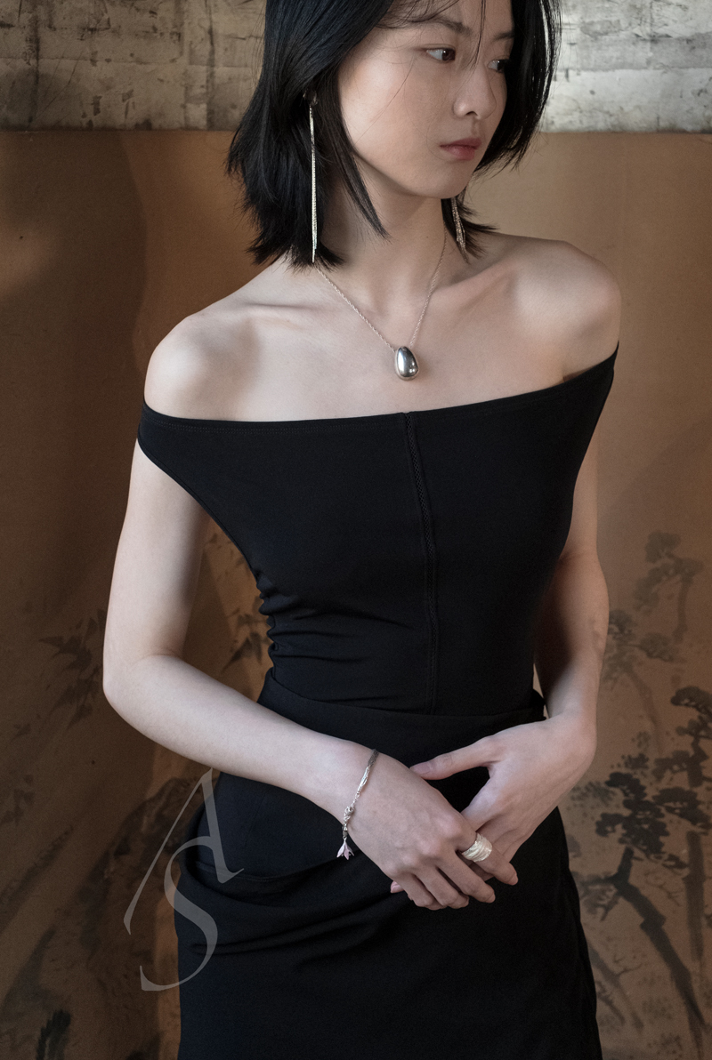 Fireflies 银白百合花瓣流苏耳环（一对）