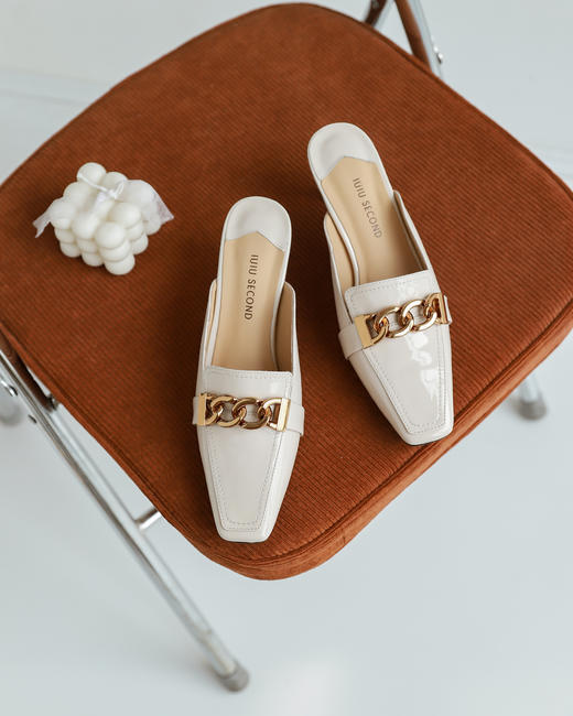 IUIU SECOND春夏漆皮穆勒拖尖头小跟拖鞋 商品图1