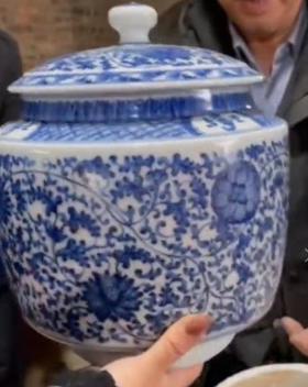 缠枝莲大茶叶罐