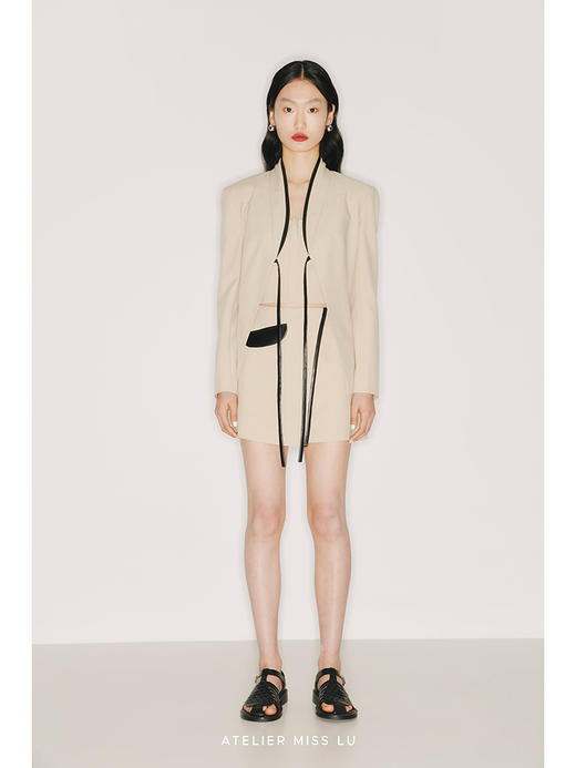 【希维尔战袍】燕麦浅驼黑色环保PU皮质包边垫肩收腰外套/22006 商品图0