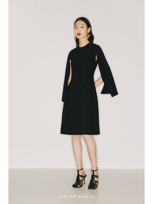 【午夜飞行】露背飘带设计黑色水袖收腰连衣裙/22000016 商品图0