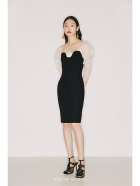 【日出海面】圆半初升领口设计象牙白薄纱拼接黑色修身连衣裙/22000025