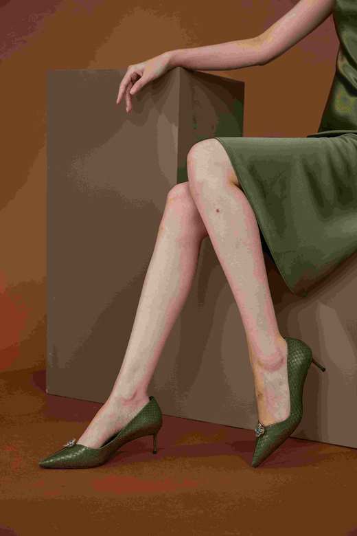 Westory新款中跟尖头时尚钻饰优雅W20CE70101 商品图0