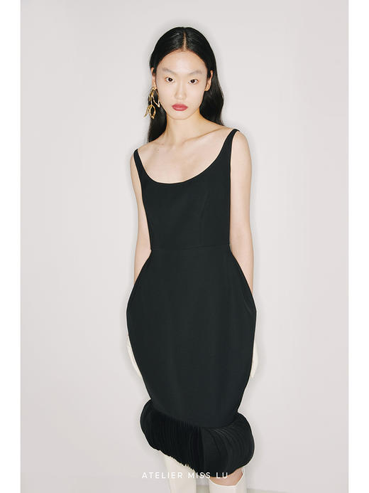 【圆半】裙摆立体裁片拼接圆弧领黑色收腰设计连衣裙/2200001 商品图3