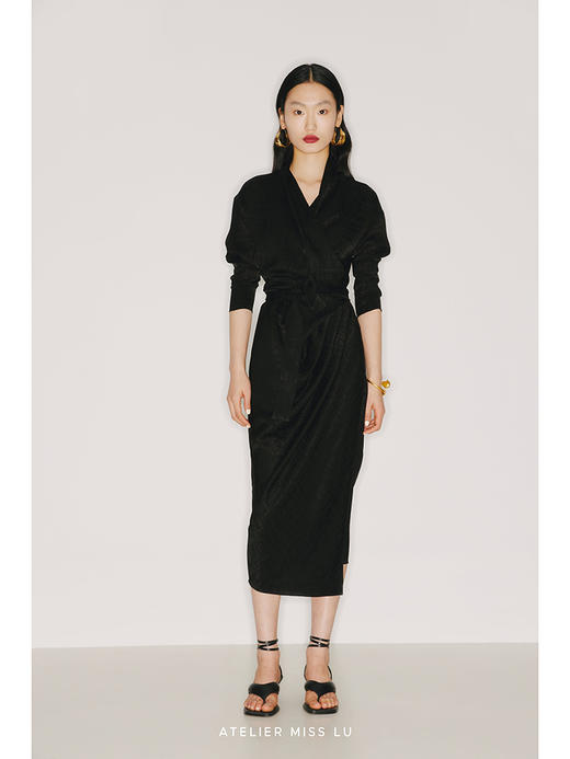 【春日信徒】定制款日本进口三醋酸光泽黑立裁裹身长袖连衣裙/22000030A 商品图0