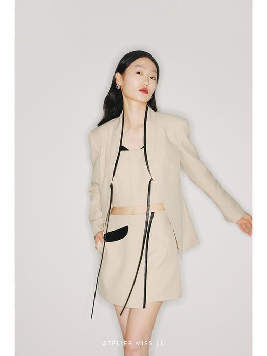 【贴耳】环保PU皮质拼接燕麦浅驼小A字短裤/2200010 商品图3