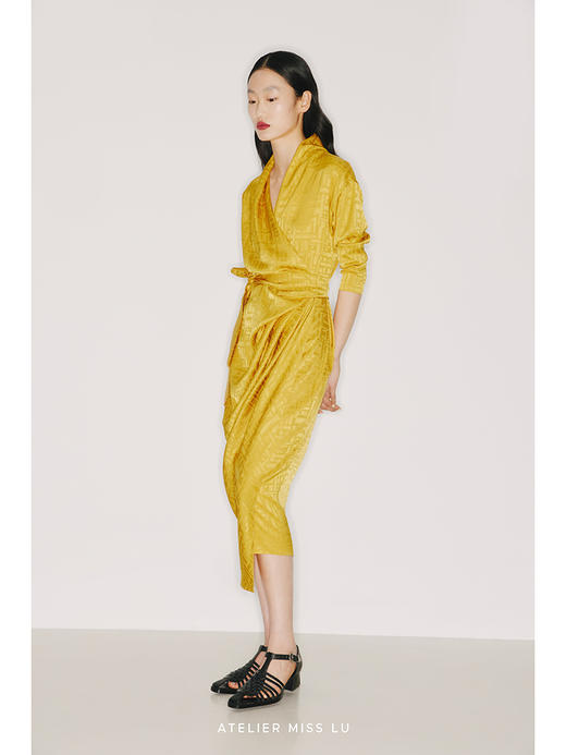 【春日信徒】定制款日本进口三醋酸琉璃黄立裁裹身长袖连衣裙/22000030B 商品图1