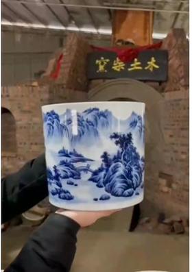 杜芳星：全满工通景绘画大笔筒