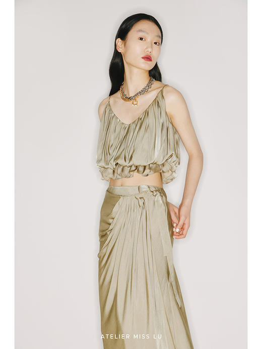 【琥珀含光】弧形领褶皱设计下摆弹力橡筋浅金绿吊带小上衣/22007 商品图3