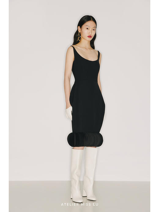 【圆半】裙摆立体裁片拼接圆弧领黑色收腰设计连衣裙/2200001 商品图1