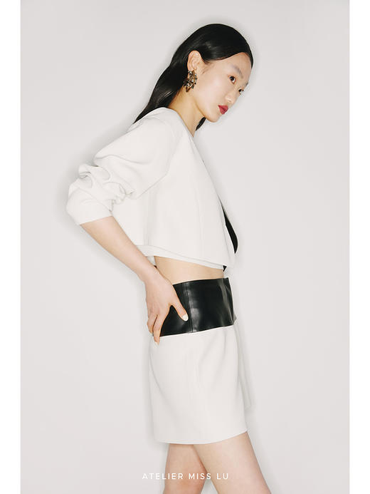 【潮汐】异形设计环保PU皮质撞色拼接浅青白短款外套/220010 商品图3