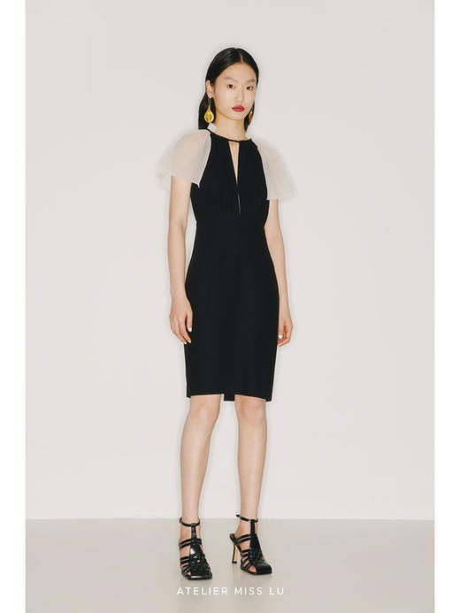 【朱丽叶】细V镂空象牙白薄纱拼接黑色收腰连衣裙/22000033 商品图0