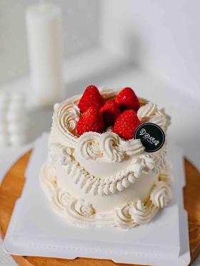 复古草莓蛋糕