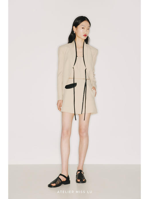 【希维尔战袍】燕麦浅驼黑色环保PU皮质包边垫肩收腰外套/22006 商品图1