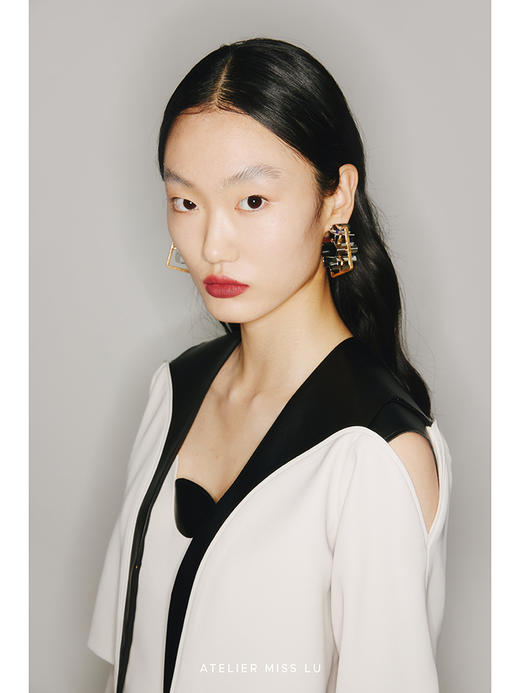 【印象爱心】爱心造型环保PU皮质撞色拼接浅青白露肩短款外套/22009B 商品图3