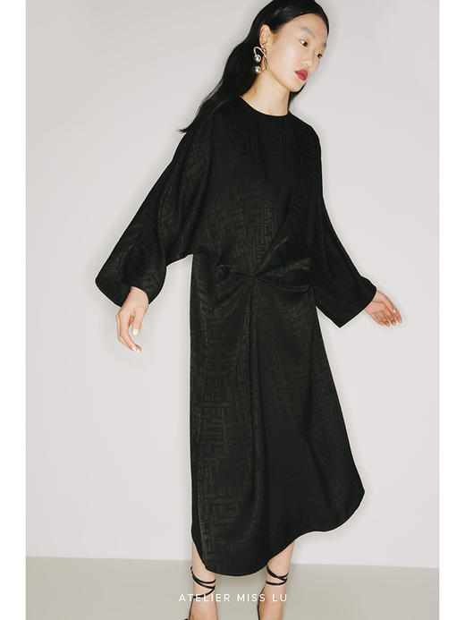 【时髦纸片人】定制款日本进口三醋酸肌理光泽黑立裁连衣裙/22000019A 商品图2