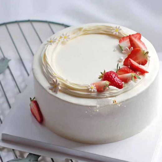 草莓奶油简约款蛋糕 商品图0