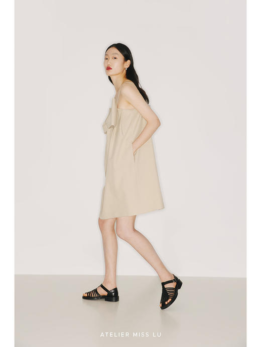 【棉花糖】造型蝴蝶结燕麦浅驼廓形吊带连衣裙/22000032A 商品图1