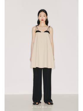 【双生】浅半圆领口设计环保PU皮质拼接燕麦浅驼撞色吊带连衣裙/22000021A