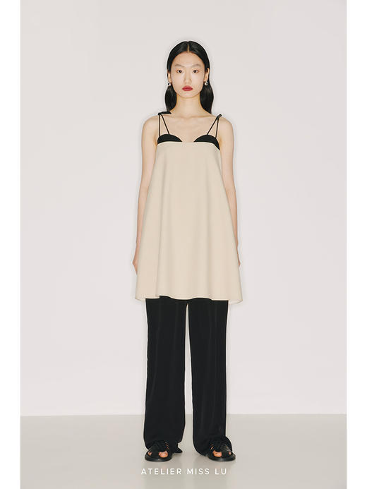 【双生】浅半圆领口设计环保PU皮质拼接燕麦浅驼撞色吊带连衣裙/22000021A 商品图0