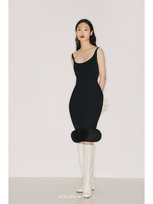 【圆半】裙摆立体裁片拼接圆弧领黑色收腰设计连衣裙/2200001 商品图0