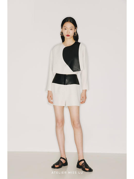 【潮汐】异形设计环保PU皮质撞色拼接浅青白短款外套/220010 商品图0