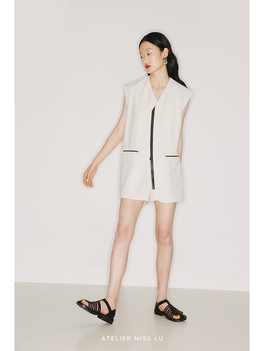 【白日飞行】环保PU皮质撞色拼接浅青白无袖马甲/220017 商品图0