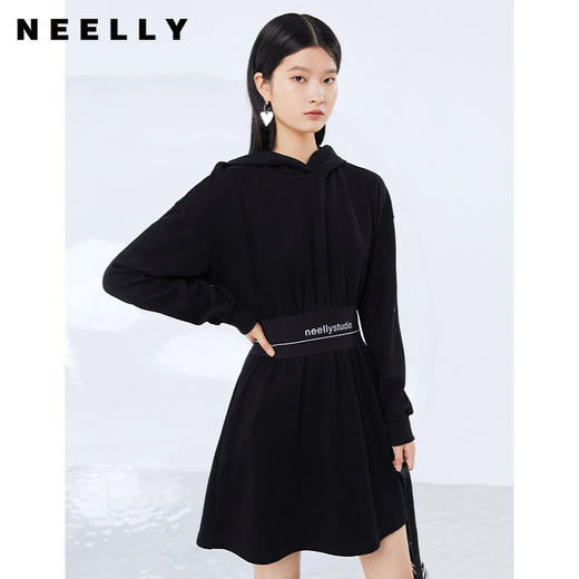 NEELLY纳俪简约连帽撞色字母收腰卫衣连衣裙女A字裙中长款秋季N21091Y01197 商品图0