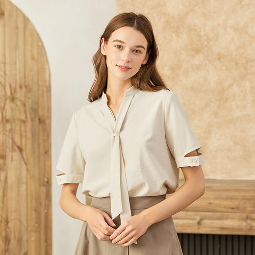 Famecoco范可儿短袖衬衫设计感春夏季V领小众别致上衣女F223BK001 商品图1