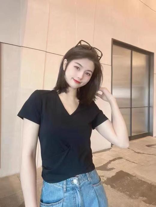 3楼 哥弟v领显瘦黑T 商品图0