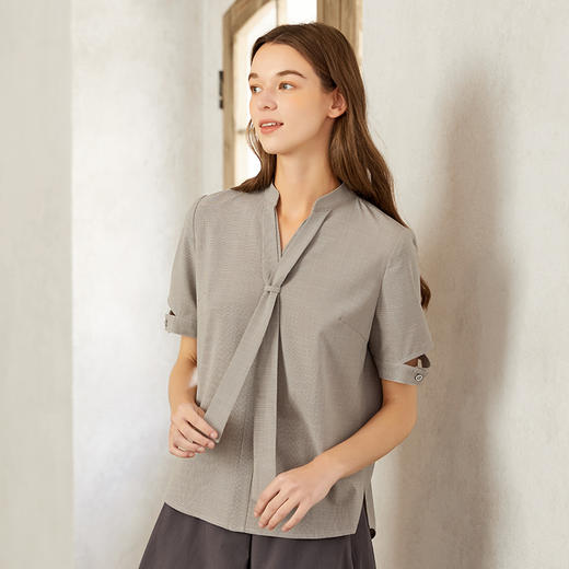 Famecoco范可儿短袖衬衫设计感春夏季V领小众别致上衣女F223BK001 商品图3