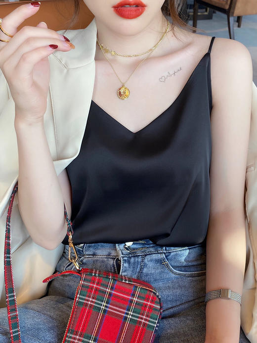 【买一送一 秒变气质女神】前后双V领设计 大气好搭配 透气舒适 质感柔滑 法式小吊带 商品图1